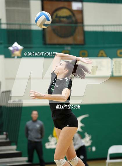 Thumbnail 2 in Oxford vs. Lake Orion (MHSAA District Final) photogallery.