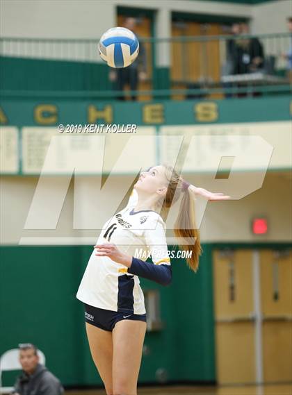 Thumbnail 2 in Oxford vs. Lake Orion (MHSAA District Final) photogallery.