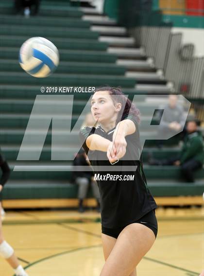 Thumbnail 2 in Oxford vs. Lake Orion (MHSAA District Final) photogallery.
