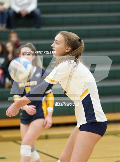 Thumbnail 2 in Oxford vs. Lake Orion (MHSAA District Final) photogallery.