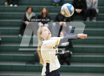 Thumbnail 2 in Oxford vs. Lake Orion (MHSAA District Final) photogallery.