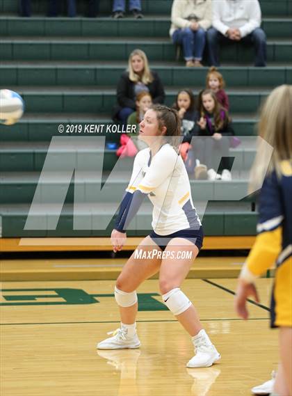 Thumbnail 2 in Oxford vs. Lake Orion (MHSAA District Final) photogallery.