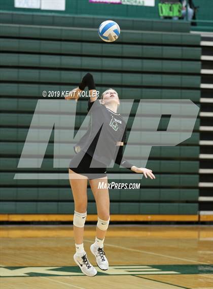 Thumbnail 1 in Oxford vs. Lake Orion (MHSAA District Final) photogallery.