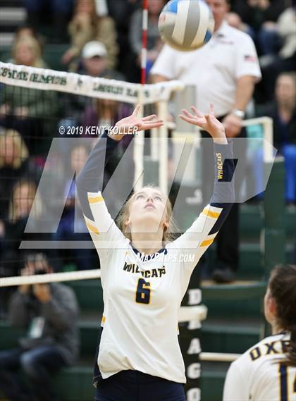 Thumbnail 1 in Oxford vs. Lake Orion (MHSAA District Final) photogallery.