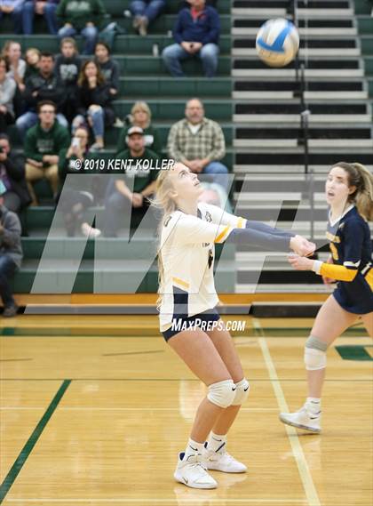 Thumbnail 1 in Oxford vs. Lake Orion (MHSAA District Final) photogallery.