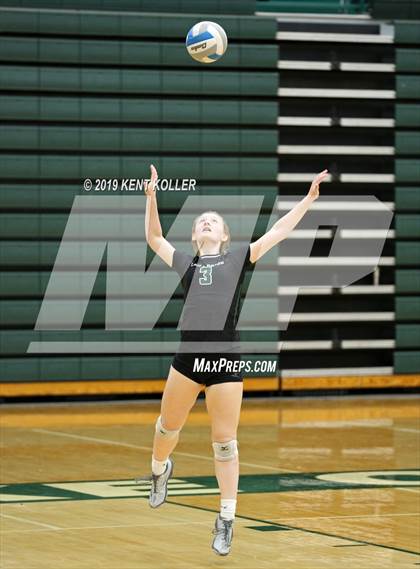 Thumbnail 2 in Oxford vs. Lake Orion (MHSAA District Final) photogallery.