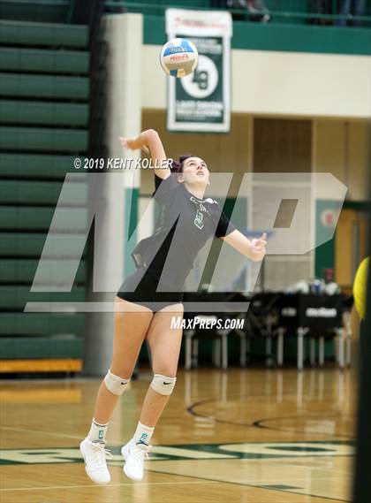 Thumbnail 3 in Oxford vs. Lake Orion (MHSAA District Final) photogallery.