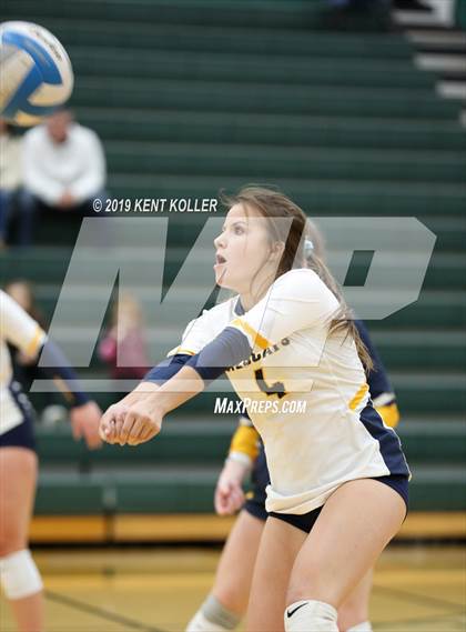 Thumbnail 2 in Oxford vs. Lake Orion (MHSAA District Final) photogallery.