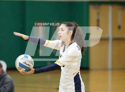 Thumbnail 1 in Oxford vs. Lake Orion (MHSAA District Final) photogallery.