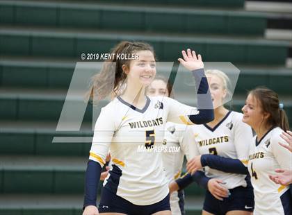 Thumbnail 3 in Oxford vs. Lake Orion (MHSAA District Final) photogallery.