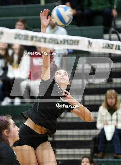 Thumbnail 1 in Oxford vs. Lake Orion (MHSAA District Final) photogallery.