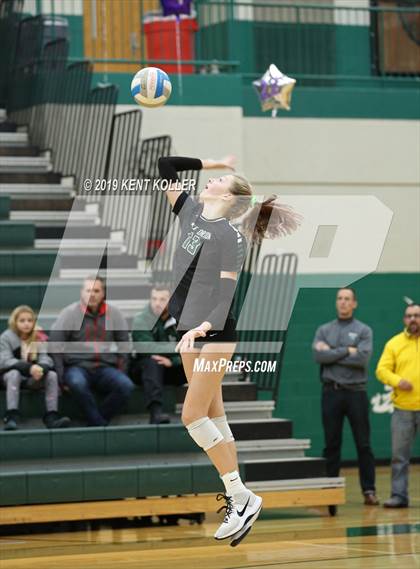 Thumbnail 1 in Oxford vs. Lake Orion (MHSAA District Final) photogallery.