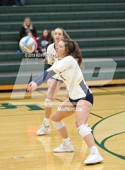 Thumbnail 1 in Oxford vs. Lake Orion (MHSAA District Final) photogallery.