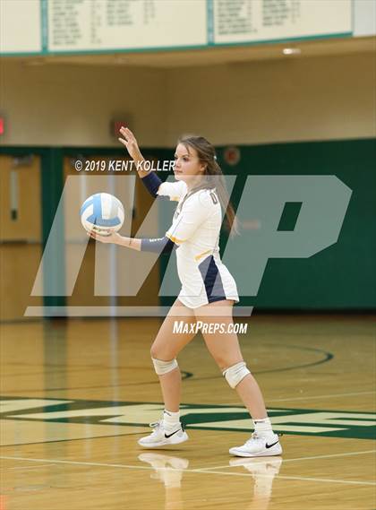 Thumbnail 2 in Oxford vs. Lake Orion (MHSAA District Final) photogallery.