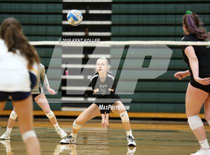 Thumbnail 1 in Oxford vs. Lake Orion (MHSAA District Final) photogallery.