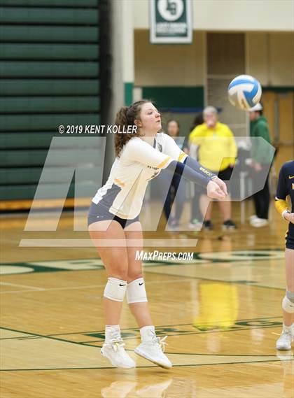 Thumbnail 2 in Oxford vs. Lake Orion (MHSAA District Final) photogallery.