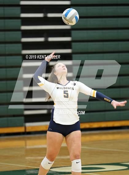 Thumbnail 3 in Oxford vs. Lake Orion (MHSAA District Final) photogallery.
