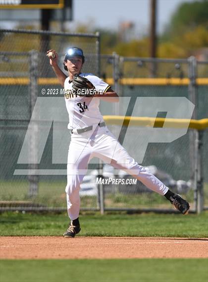 Thumbnail 1 in Villa Park @ Foothill photogallery.