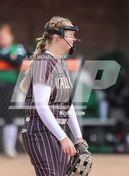 Thumbnail 1 in Blackfoot vs Vallivue (IHSAA 4A State Tournament) photogallery.