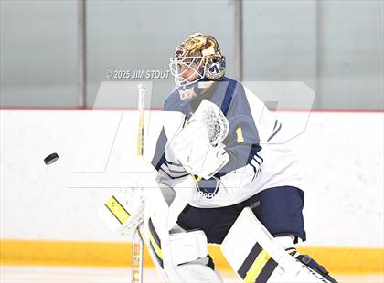 Thumbnail 3 in Kent vs. Trinity-Pawling (Avon Christmas Classic 7th Place) photogallery.