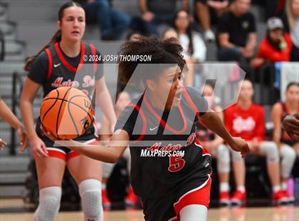 Thumbnail 1 in Ontario Christian vs. Mater Dei photogallery.