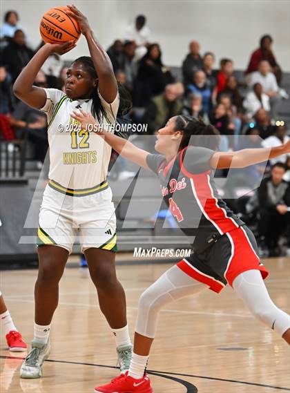 Thumbnail 2 in Ontario Christian vs. Mater Dei photogallery.