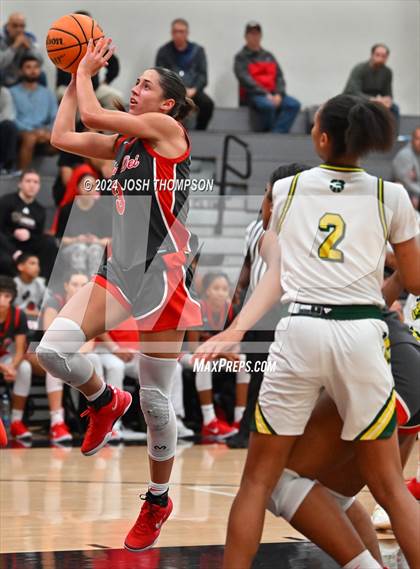 Thumbnail 2 in Ontario Christian vs. Mater Dei photogallery.