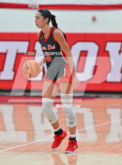 Thumbnail 1 in Ontario Christian vs. Mater Dei photogallery.