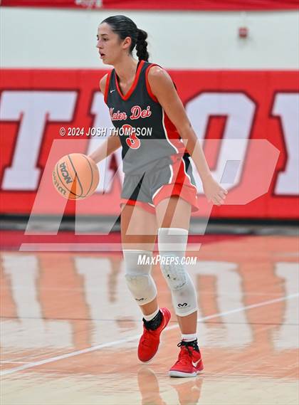 Thumbnail 3 in Ontario Christian vs. Mater Dei photogallery.