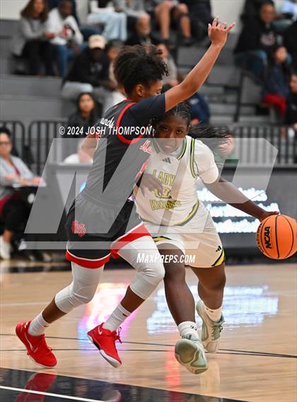 Thumbnail 2 in Ontario Christian vs. Mater Dei photogallery.