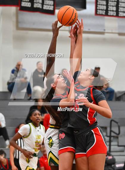 Thumbnail 1 in Ontario Christian vs. Mater Dei photogallery.