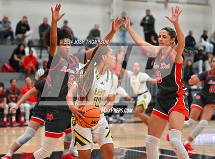 Thumbnail 3 in Ontario Christian vs. Mater Dei photogallery.