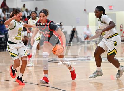 Thumbnail 2 in Ontario Christian vs. Mater Dei photogallery.