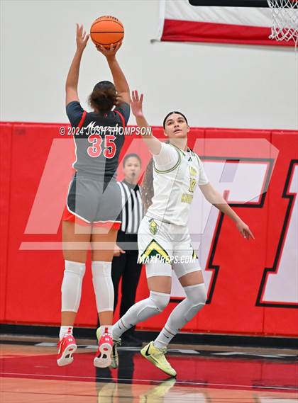 Thumbnail 3 in Ontario Christian vs. Mater Dei photogallery.