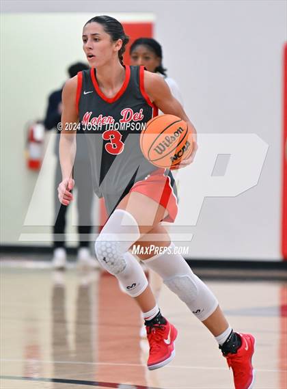 Thumbnail 1 in Ontario Christian vs. Mater Dei photogallery.