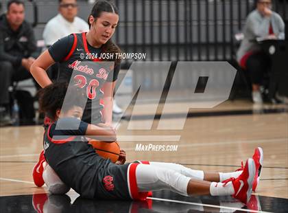Thumbnail 2 in Ontario Christian vs. Mater Dei photogallery.