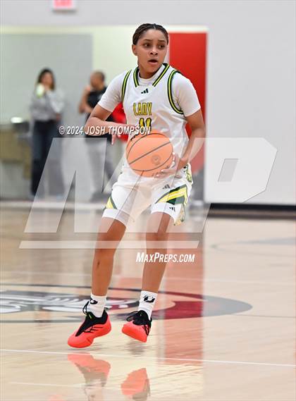 Thumbnail 3 in Ontario Christian vs. Mater Dei photogallery.