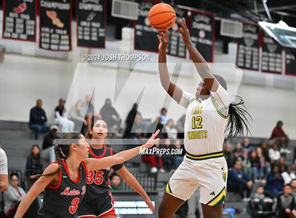 Thumbnail 1 in Ontario Christian vs. Mater Dei photogallery.