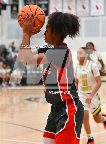 Thumbnail 2 in Ontario Christian vs. Mater Dei photogallery.