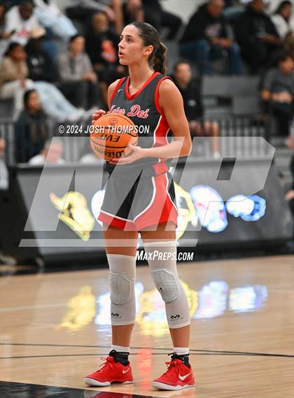 Thumbnail 2 in Ontario Christian vs. Mater Dei photogallery.