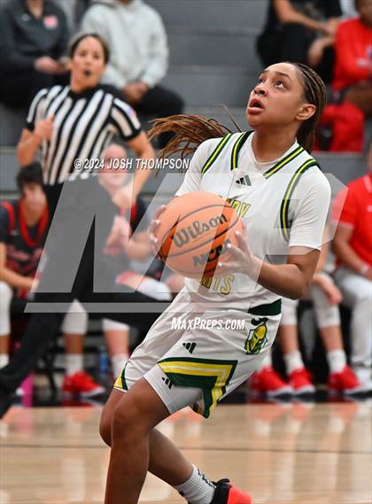 Thumbnail 1 in Ontario Christian vs. Mater Dei photogallery.