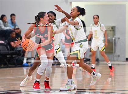 Thumbnail 3 in Ontario Christian vs. Mater Dei photogallery.