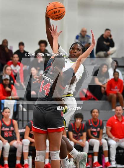 Thumbnail 2 in Ontario Christian vs. Mater Dei photogallery.
