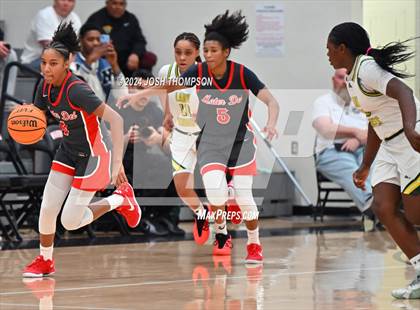 Thumbnail 1 in Ontario Christian vs. Mater Dei photogallery.