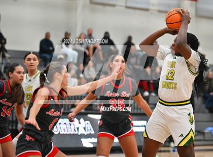 Thumbnail 2 in Ontario Christian vs. Mater Dei photogallery.
