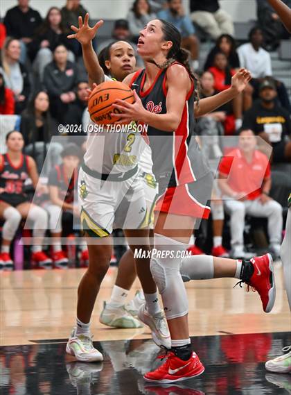 Thumbnail 3 in Ontario Christian vs. Mater Dei photogallery.