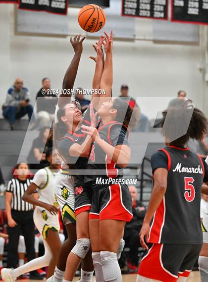 Thumbnail 2 in Ontario Christian vs. Mater Dei photogallery.