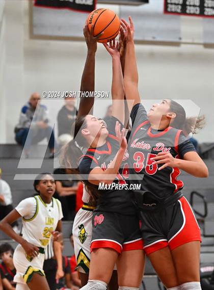 Thumbnail 3 in Ontario Christian vs. Mater Dei photogallery.