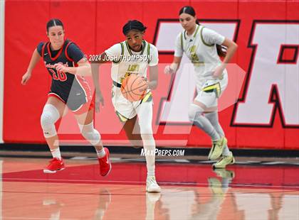 Thumbnail 3 in Ontario Christian vs. Mater Dei photogallery.