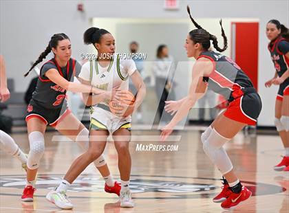Thumbnail 2 in Ontario Christian vs. Mater Dei photogallery.